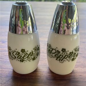 Vintage crazy daisy salt and pepper shakers